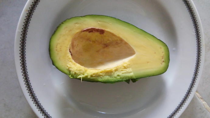 Sağlıklı Beslenenler Buraya: İsotlu Avokado Salatası Nasıl Yapılır?