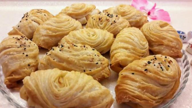 Dumanı Üstünde Çıtır Çıtır Midye Börek Tarifi 