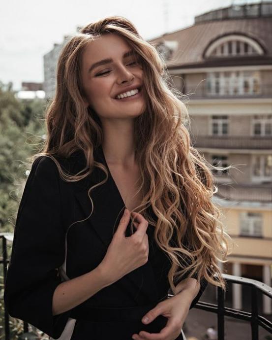 Yağlı Saç Tipine Sahip Olanlar İçin Çiçek Gibi Tavsiyeler!