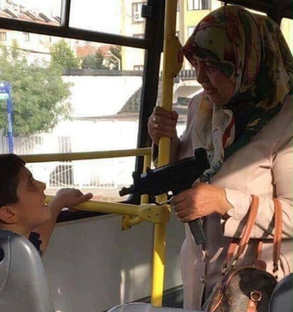 silahı çekti