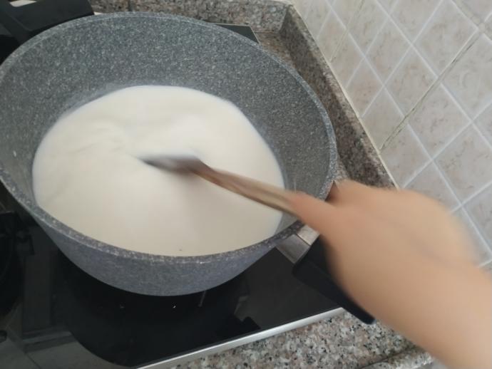 Küçük Aşçım İle Ağızları Sulandıran Bir Sütlaç Tarifi Veriyoruz: Fırında Sütlaç Nasıl Yapılır?