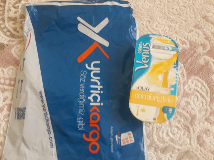 Sadece Birkaç Dakika İçinde İpeksi Pürüzsüzlüğe Kavuşmamı Sağlayan Venus Comfortglide Olay'i Deneyimliyorum!
