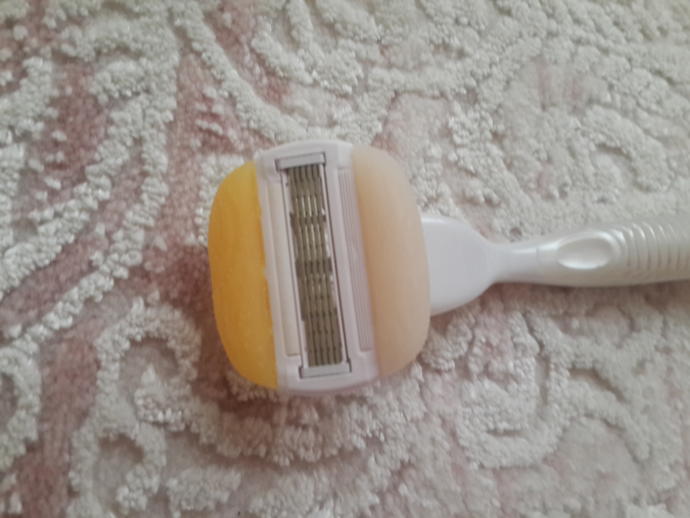 Sadece Birkaç Dakika İçinde İpeksi Pürüzsüzlüğe Kavuşmamı Sağlayan Venus Comfortglide Olay'i Deneyimliyorum!