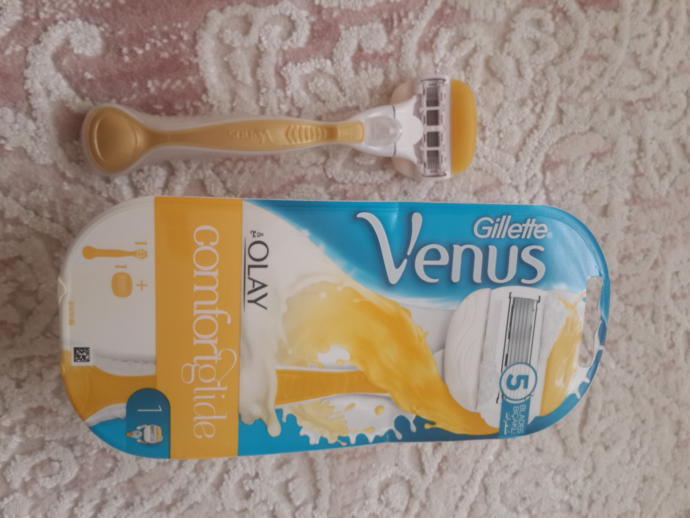 Sadece Birkaç Dakika İçinde İpeksi Pürüzsüzlüğe Kavuşmamı Sağlayan Venus Comfortglide Olay'i Deneyimliyorum!