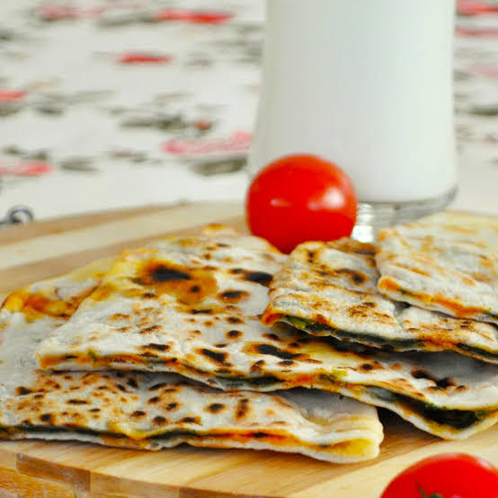 Çıtır Çıtır ve Kolay Ispanaklı Gözleme Nasıl Yapılır?