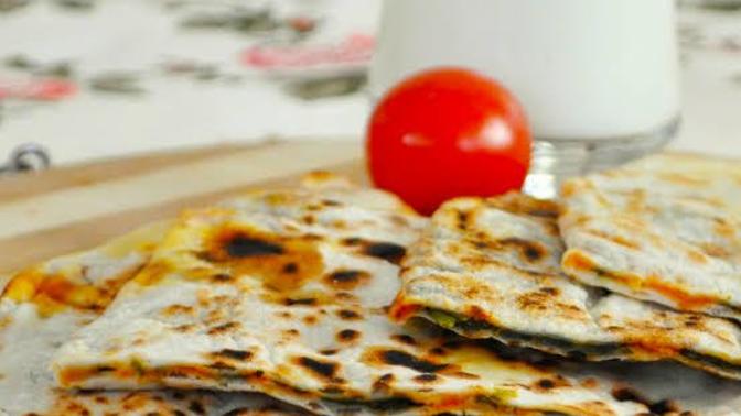 Çıtır Çıtır ve Kolay Ispanaklı Gözleme Nasıl Yapılır?