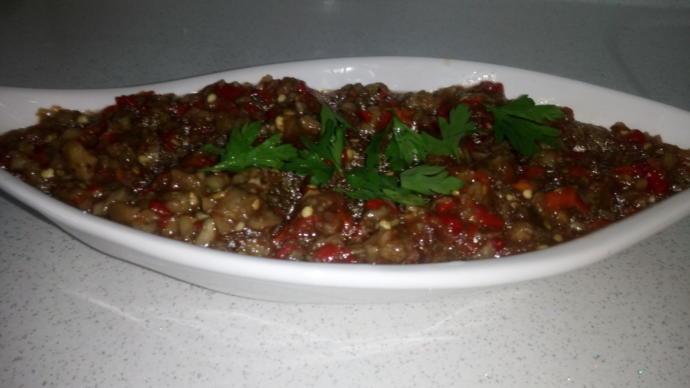 Az Kalorili, Çok Lezzetli: Abugannuş (Patlıcan Salatası) Tarifi Nedir?