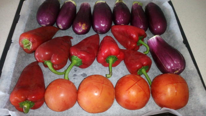 Az Kalorili, Çok Lezzetli: Abugannuş (Patlıcan Salatası) Tarifi Nedir?