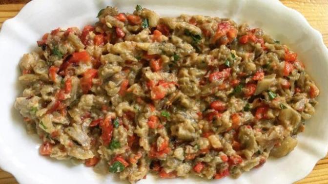 Az Kalorili, Çok Lezzetli: Abugannuş (Patlıcan Salatası) Tarifi Nedir? Az Kalorili, Çok Lezzetli: Abugannuş (Patlıcan Salatası) Tarifi Nedir?