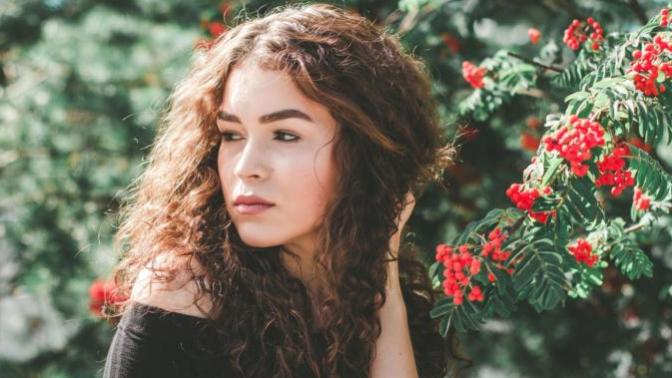 Kıvırcık Saç Bakımı Nasıl Olmalı? Harika Saçlara Sahip Olmak Çok Kolay!