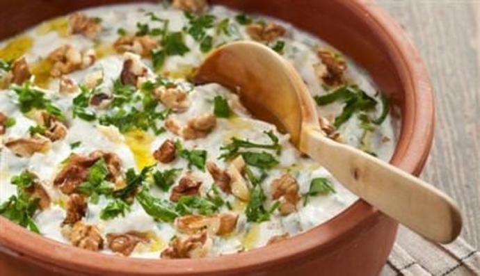 Diyetçiler Koşun! Cevizli Kereviz Salatası Nasıl Yapılır?