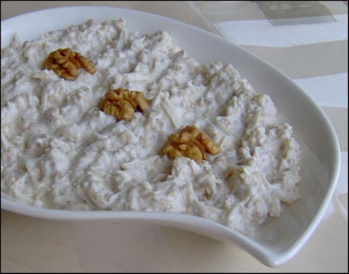 Diyetçiler Koşun! Cevizli Kereviz Salatası Nasıl Yapılır?