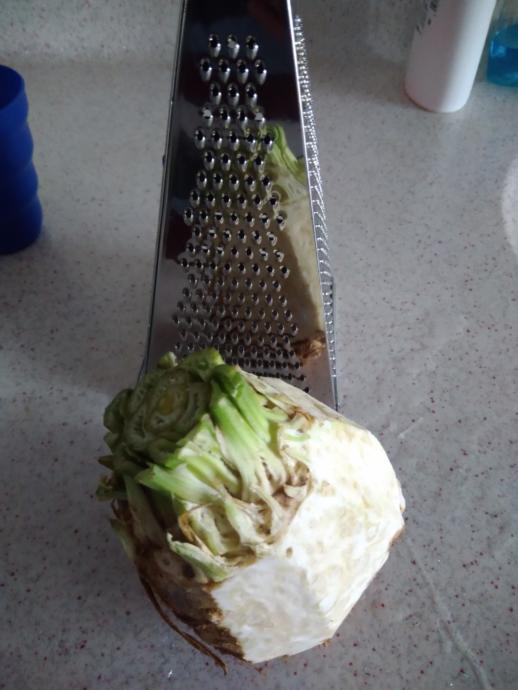 Diyetçiler Koşun! Cevizli Kereviz Salatası Nasıl Yapılır?