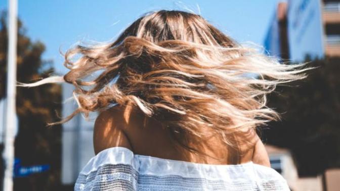 Saç Bakım Spreyi Nasıl Kullanılır? Sağlıklı ve Işıltılı Saçlar İsteyenler Buraya!