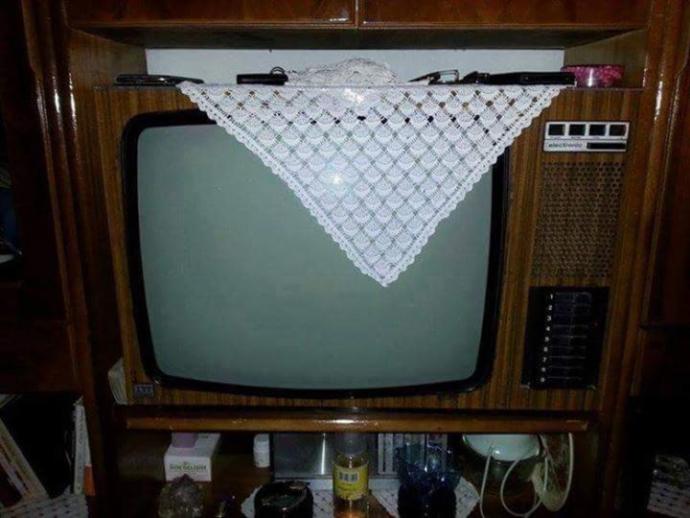 Nostaljik Bir Ev Eşyası Olarak Tüplü Televizyon