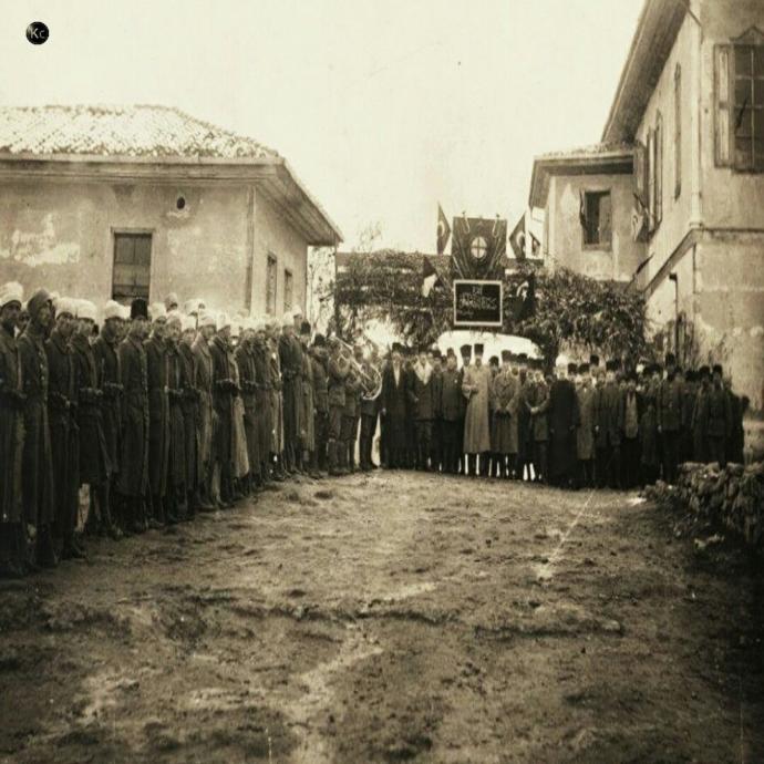Milli Mücadele sırasında diğer bazı kurumlarımız gibi, Harp Okulu da İstanbul’u terk ederek Ankara’ya gelmiş