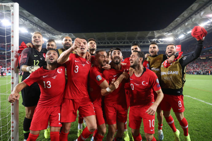 Fransa-Türkiye Maçı İstanbul'daki Kent Ekranlarından Canlı Yayınlanacak!