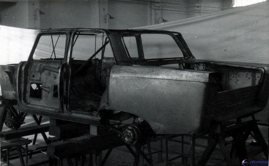 Devrimin kaporta montaj aşamasındaki bir fotoğrafı