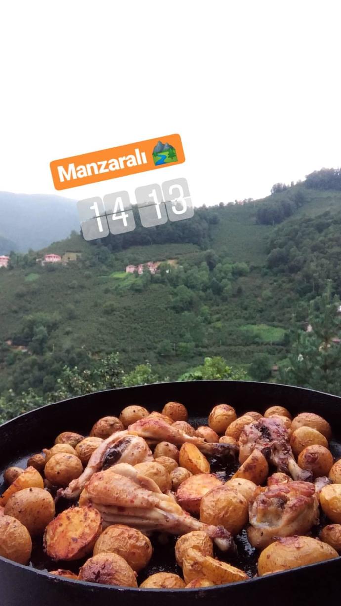 Lezzetiyle Kalabalık Sofraların Vazgeçilmezi Fırında Tavuklu Patates Nasıl Yapılır?