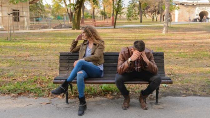 Aldatıldık: Depresyona Girmiyoruz Kalkıyoruz ve Kendimize Geliyoruz!
