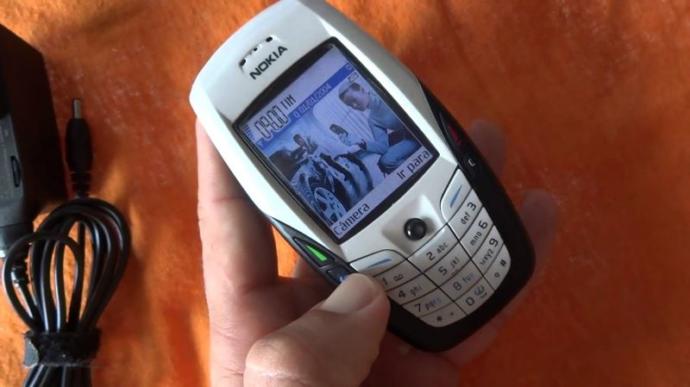 Cep Telefonu Hayatımıza Gireli 25 Yıl Oldu: Anılarımızda Pamuk Şekeri Tadında 10 Nostaljik Telefon ile Duygusal Bir Yolculuk