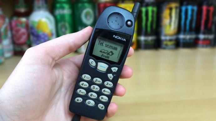 Cep Telefonu Hayatımıza Gireli 25 Yıl Oldu: Anılarımızda Pamuk Şekeri Tadında 10 Nostaljik Telefon ile Duygusal Bir Yolculuk