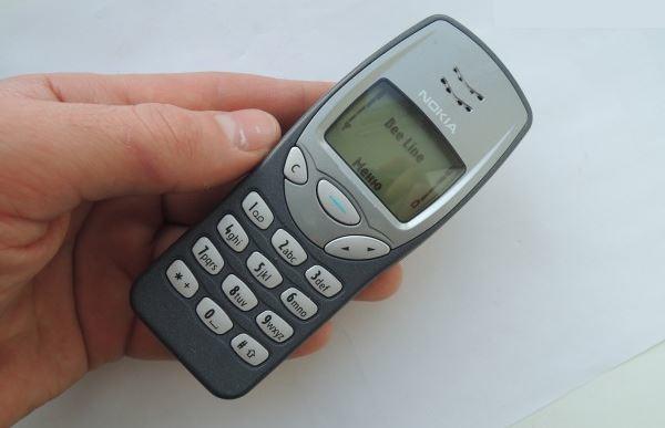 Cep Telefonu Hayatımıza Gireli 25 Yıl Oldu: Anılarımızda Pamuk Şekeri Tadında 10 Nostaljik Telefon ile Duygusal Bir Yolculuk