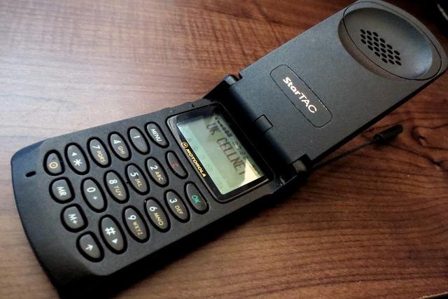 Cep Telefonu Hayatımıza Gireli 25 Yıl Oldu: Anılarımızda Pamuk Şekeri Tadında 10 Nostaljik Telefon ile Duygusal Bir Yolculuk