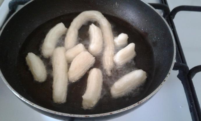 Kahvenin Yanında Harika Giden Bir Tarifim Var: Bizde Tulumba Onlarda Churros😛