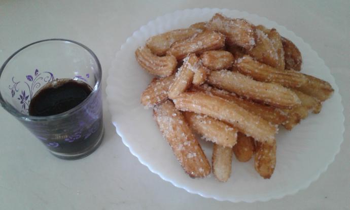 Kahvenin Yanında Harika Giden Bir Tarifim Var: Bizde Tulumba Onlarda Churros😛