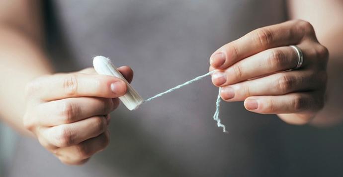 Tamponu birkaç adımda vajinaya kolayca yerleştirebiliriz