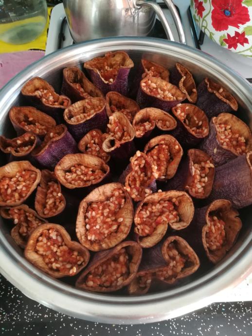 Damağımıza Hitap Eden Domates, Kuru Patlıcan, Biber Dolması Nasıl Yapılır?