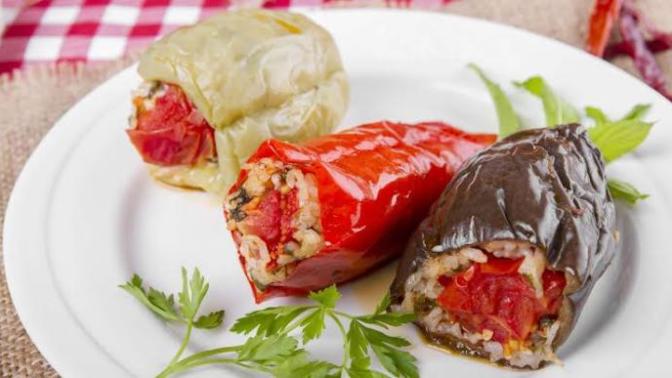 Damağımıza Hitap Eden Domates, Kuru Patlıcan, Biber Dolması Nasıl Yapılır?
