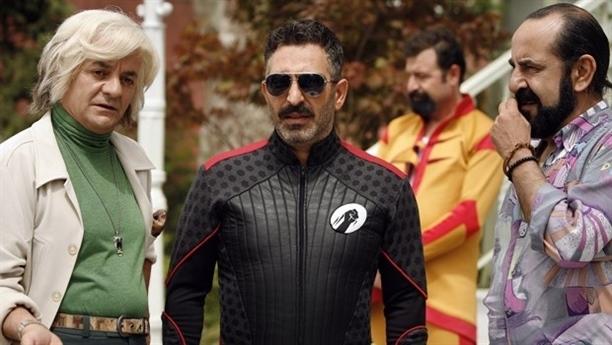 Sinemaya Yeni Bir Soluk Geliyor Olabilir mi? Cem Yılmaz’ın Uzun Süredir Beklenen Yapımı Karakomik Filmler!