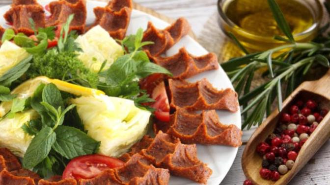 Bir Urfalı Değildik Ama Biz de Çiğ Köfte Yapmayı Bilirdik: Şipşak Çiğ Köfte Tarifim!