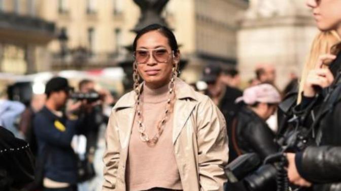 Trend Alarmı: Büyükanne Stil İtemi Gözlük Zincirlerine Dönüş!