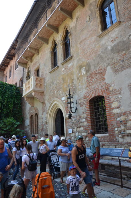 Bir Başka İtalyan Şehri: Aşıklar Şehri Verona!