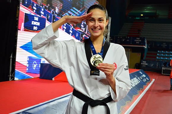 İrem Yamandan Asker Selamı