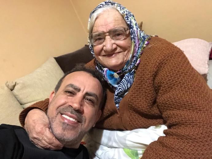 Haluk Levent ve Annesi Sabriye Acil