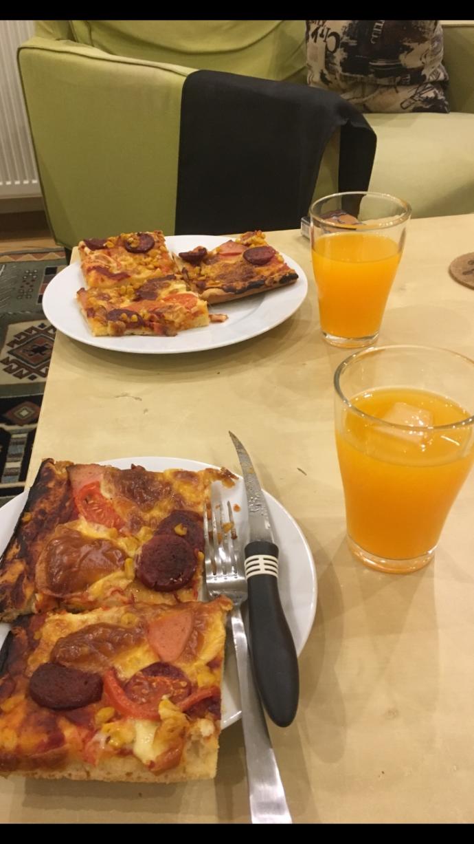 Bol Malzemeli Pizza Yapmaya Ne Dersiniz?