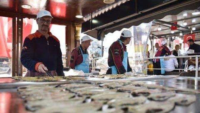 Halkın Nabzı: Eminönü'ndeki Balık-Ekmekçiler Kaldırılmalı mı? Vatandaş Ne Diyor?