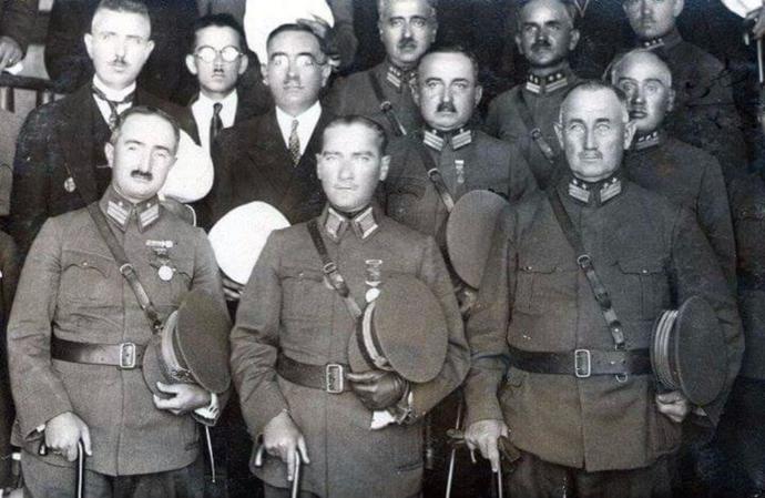 Gazi Mustafa Kemal Atatürk ve 10 Kasım Üzerine Kısa Bir Bence