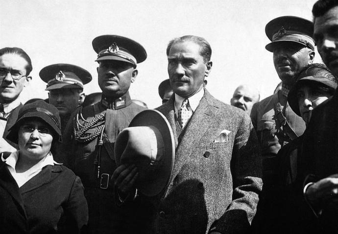 Gazi Mustafa Kemal Atatürk ve 10 Kasım Üzerine Kısa Bir Bence