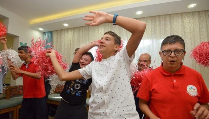 Aksaray, Otizm ve Edisonun Annesi