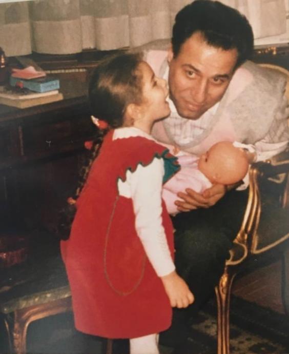 Kemal Sunalın Doğum Gününde Kızı Ezo Sunal ve Eşi Gül Sunaldan Duygu Dolu Paylaşımlar