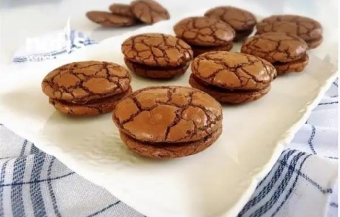 Daha Önce Yemeyenler İçin Müthiş Lezzet: Brownie Sandviç Nasıl Yapılır?