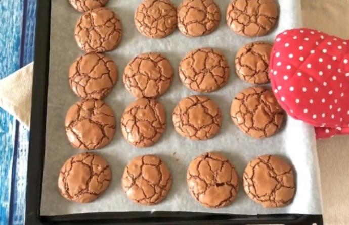 Daha Önce Yemeyenler İçin Müthiş Lezzet: Brownie Sandviç Nasıl Yapılır?