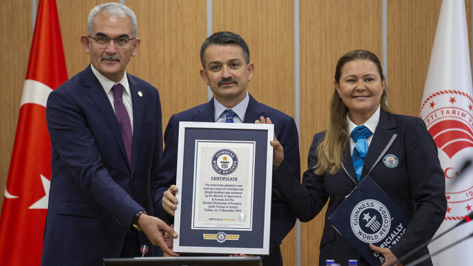 Türkiye, 1 Saatte 303 bin 150 Fidan Dikimiyle Guinness Rekorlar Kitabına Girdi