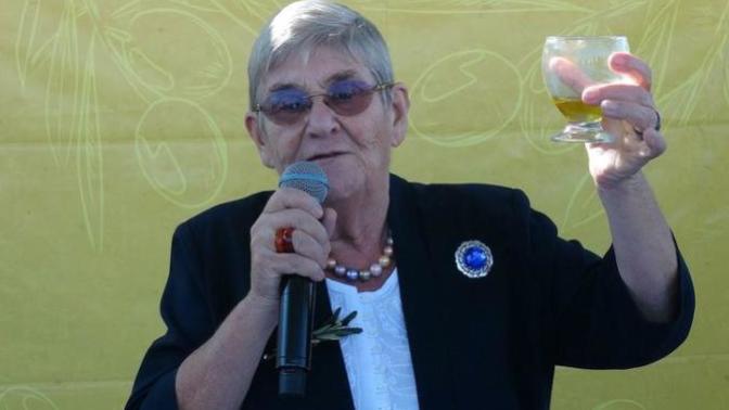 Prof. Dr. Canan Karatay Bardak Bardak Zeytinyağı İçip, Faydalarını Anlattı