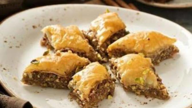 Tatlı Severler İçin Harika Ev Yapımı Cevizli Baklava Tarifi